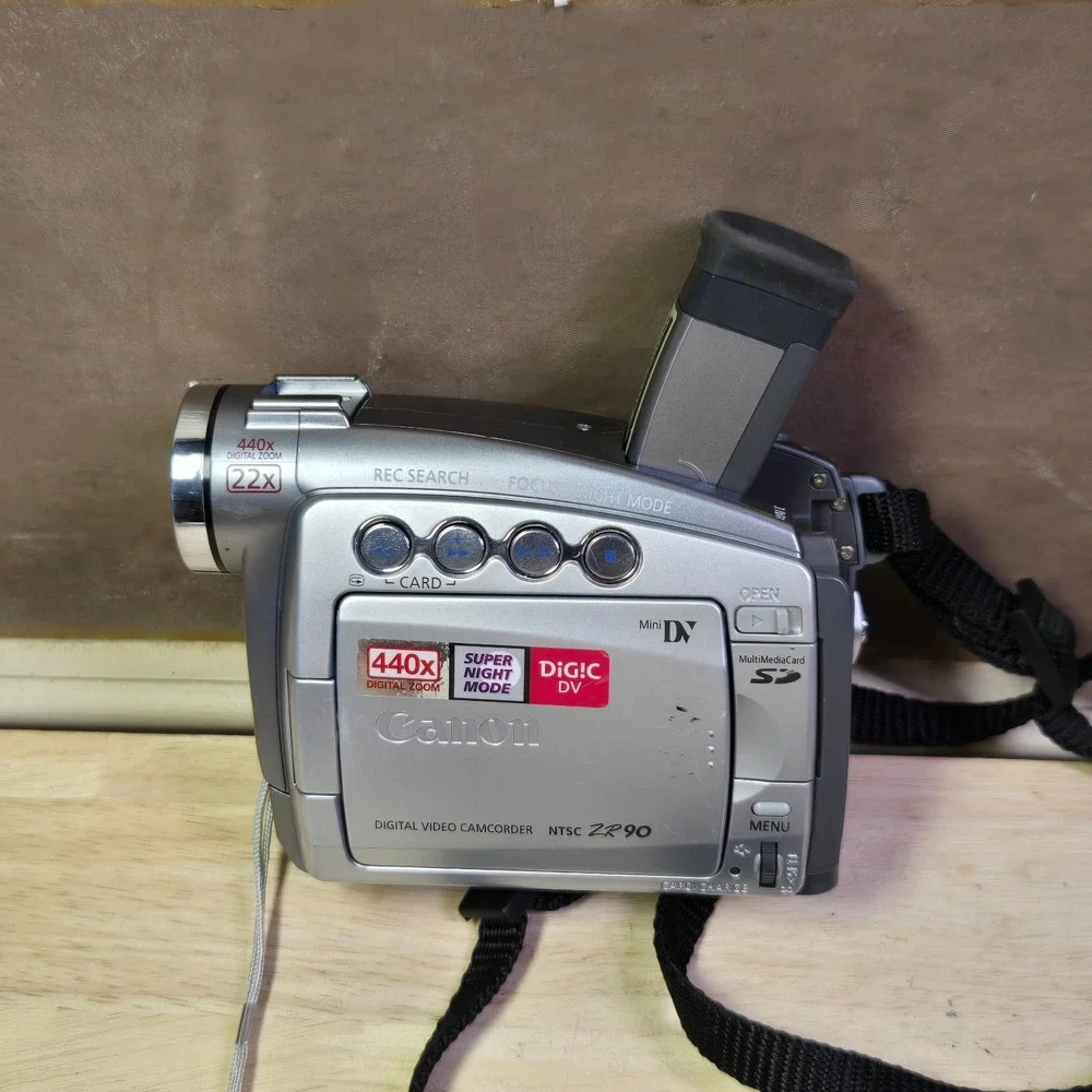 Canon ZR90 Mini DV Camcorder Black Screen For parts/repair was working